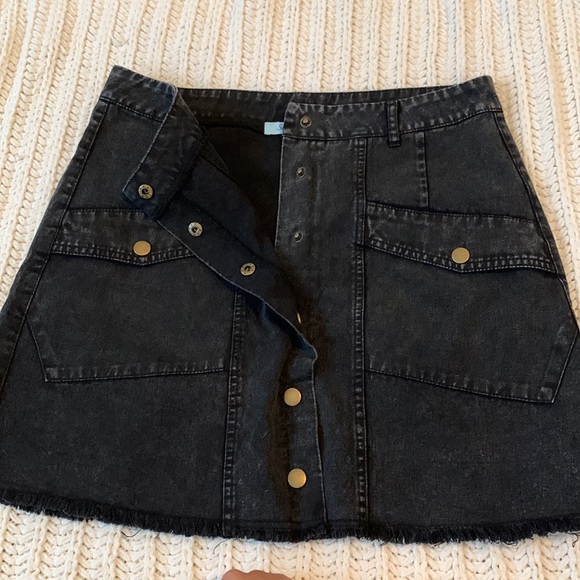 She + Sky, black shirt, size M - Picture 3 of 4